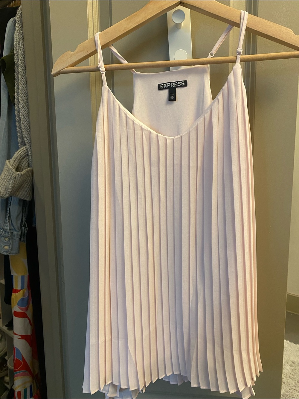 Express Pleated Spaghetti Cami in Light Blush Pink size M adjustable straps